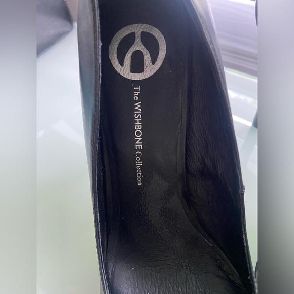 The Wishbone Collection Black Pumps - Picture 5 of 5